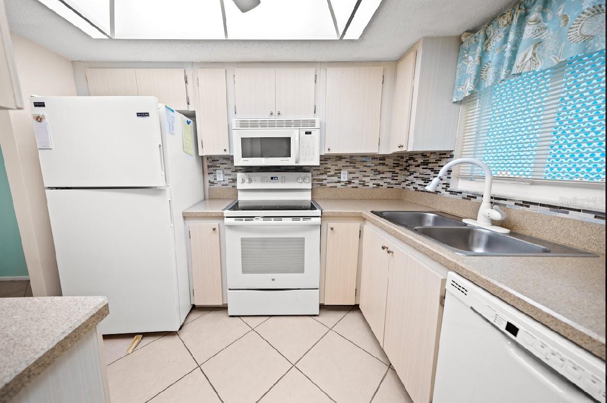Image 11 of 32 For 3532 Lake Bayshore Drive K117