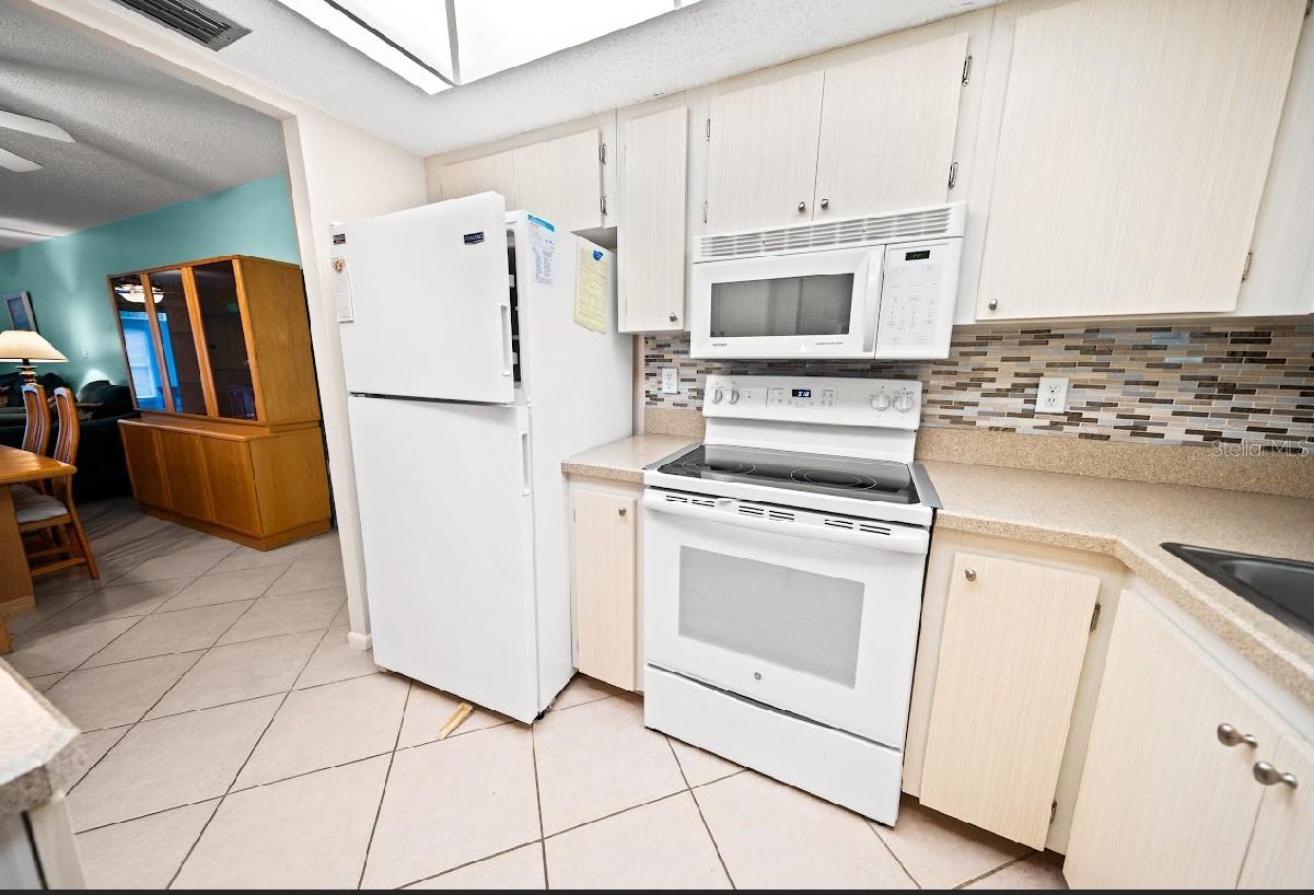 Image 12 of 32 For 3532 Lake Bayshore Drive K117