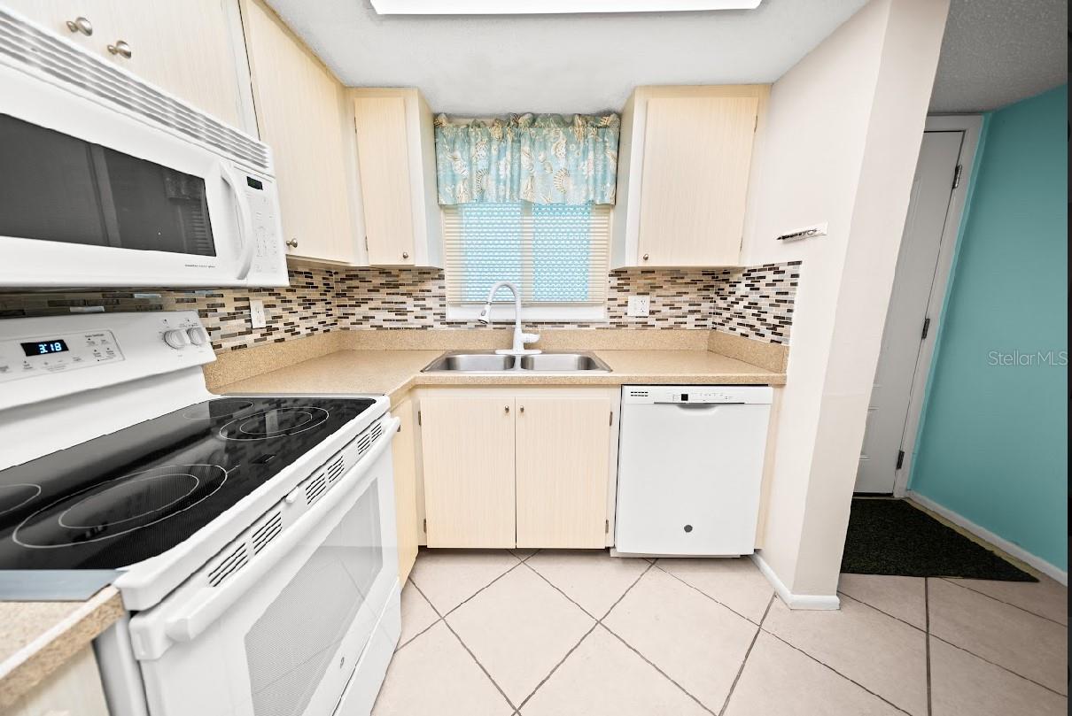 Image 13 of 32 For 3532 Lake Bayshore Drive K117