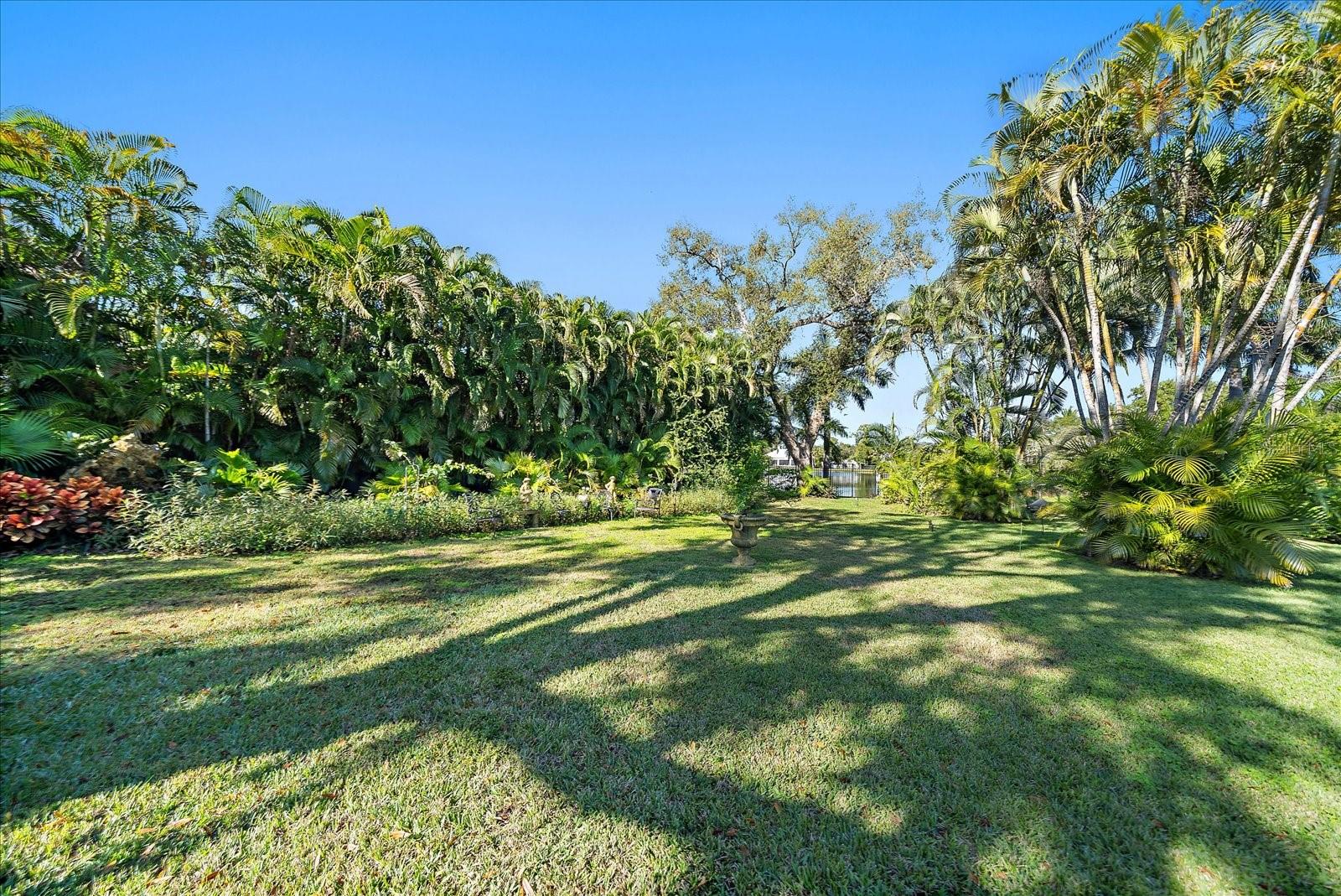 Image 10 of 27 For 1643 Lakeshore Drive