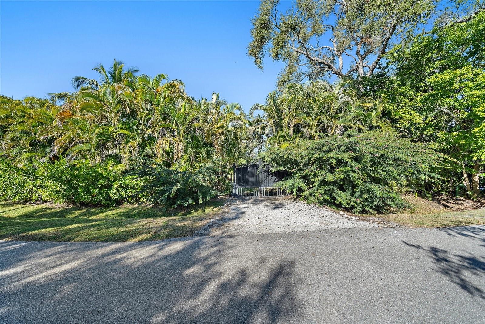 Image 2 of 27 For 1643 Lakeshore Drive