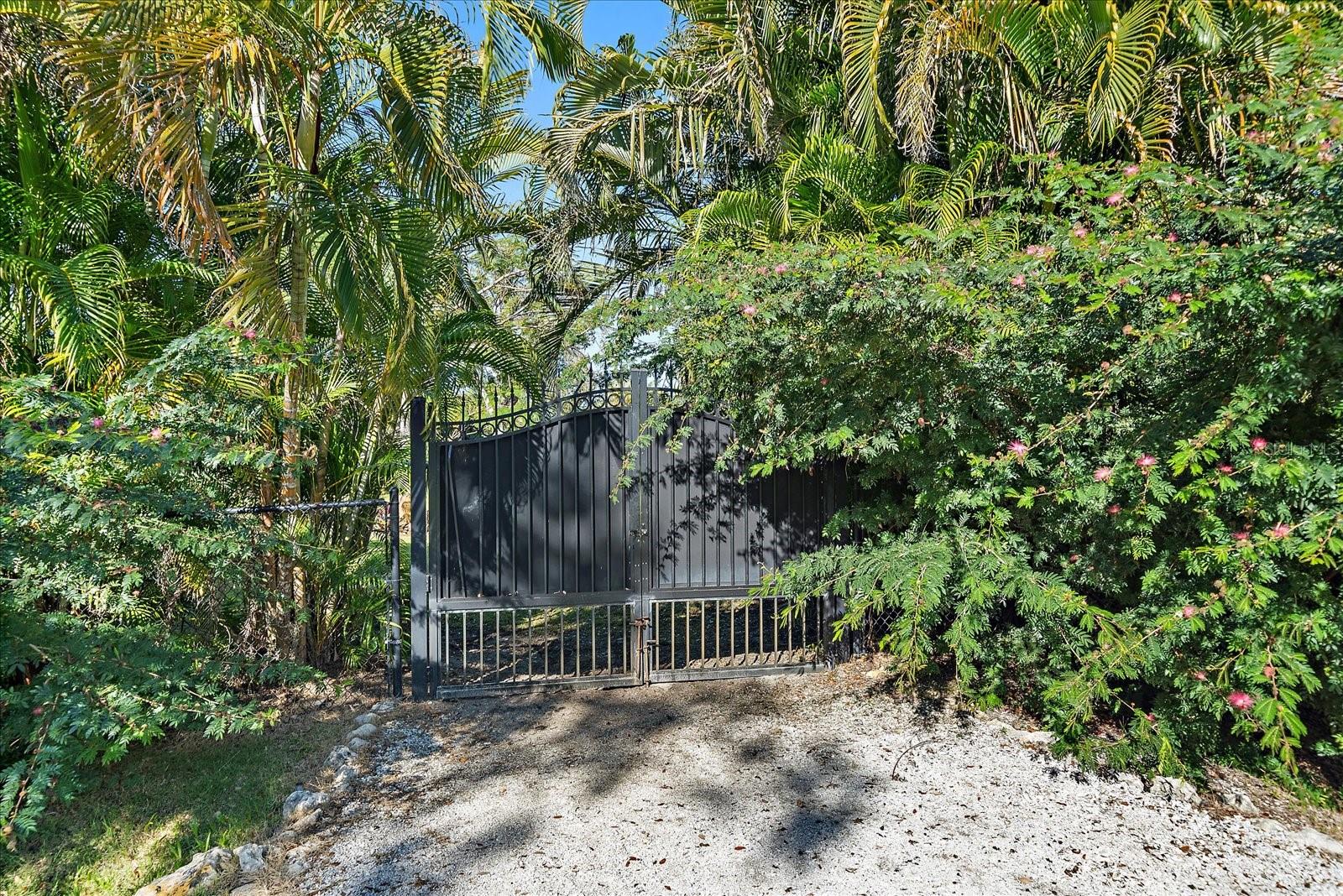 Image 3 of 27 For 1643 Lakeshore Drive