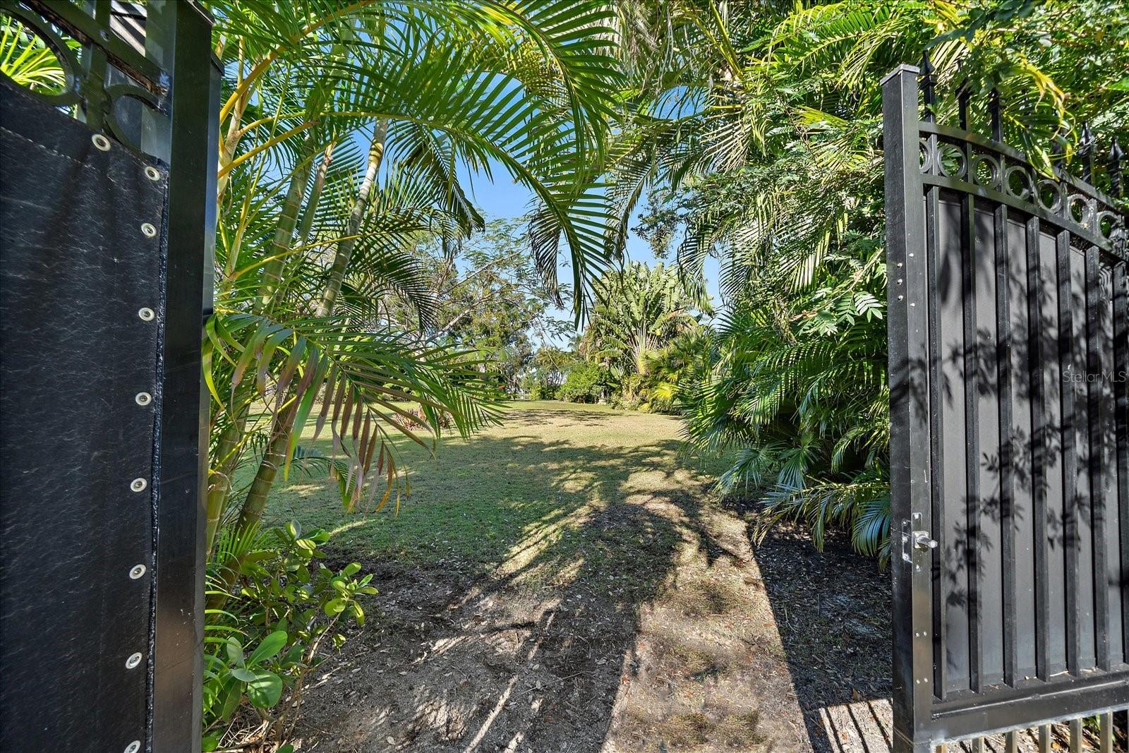 Image 4 of 27 For 1643 Lakeshore Drive