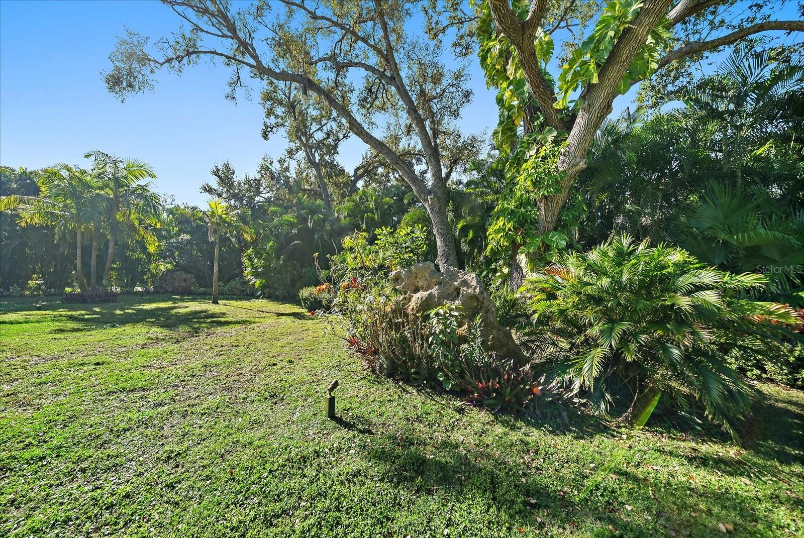 Image 6 of 27 For 1643 Lakeshore Drive