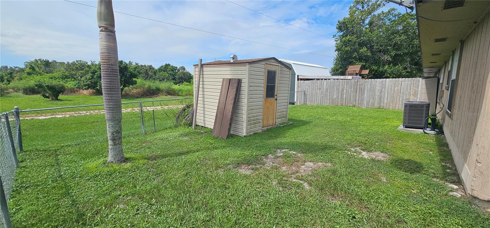 Image 3 of 12 For 613 45th Street E
