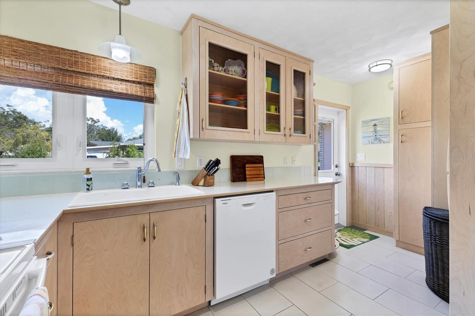 Image 14 of 57 For 1814 7th Street W