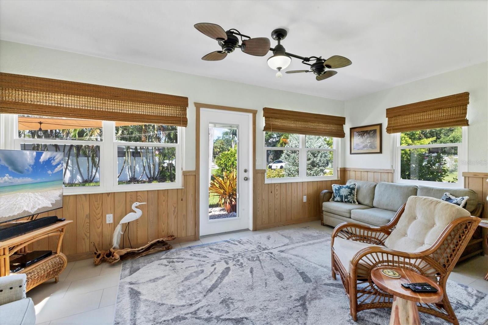Image 21 of 57 For 1814 7th Street W