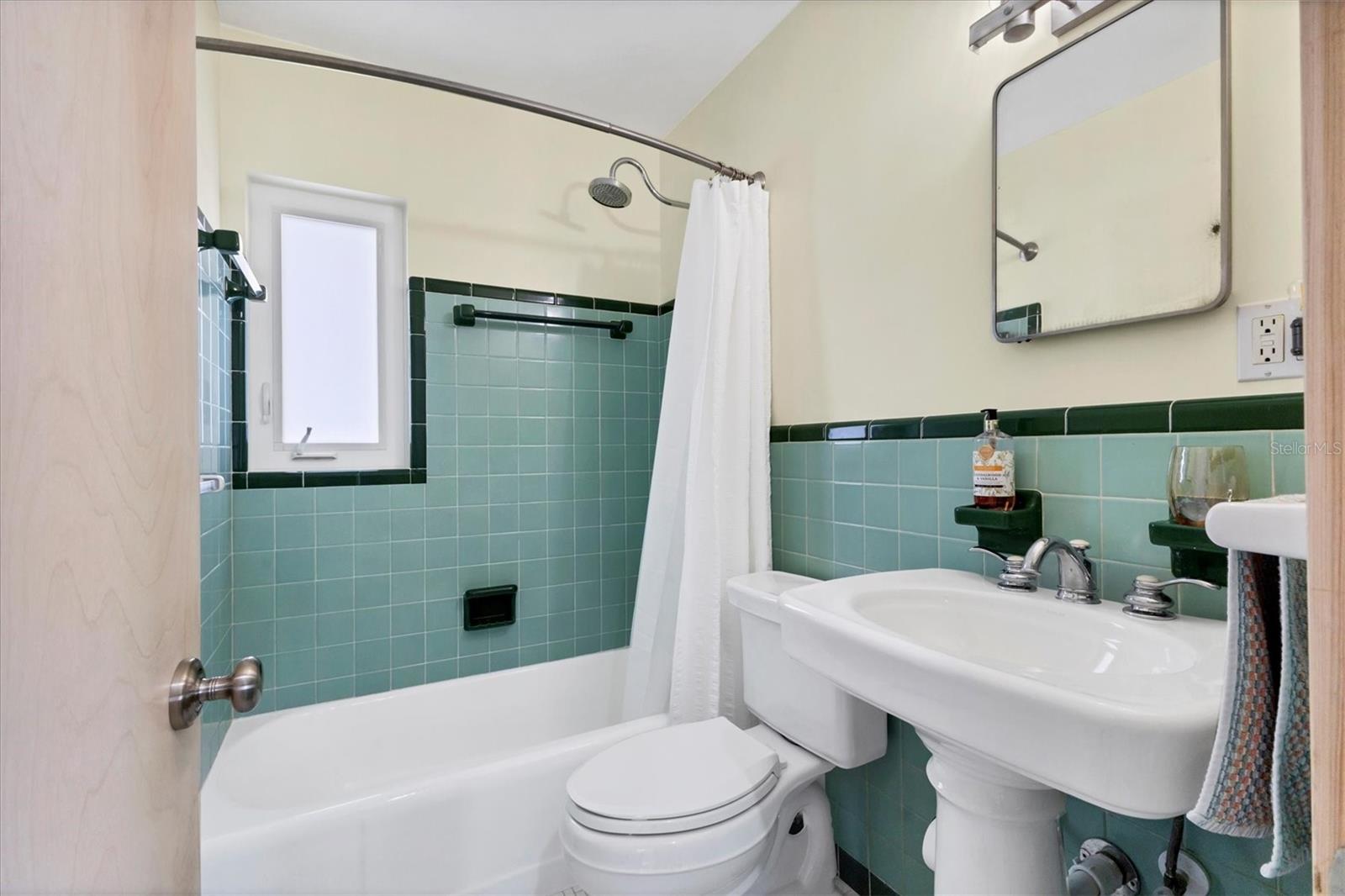 Image 26 of 57 For 1814 7th Street W