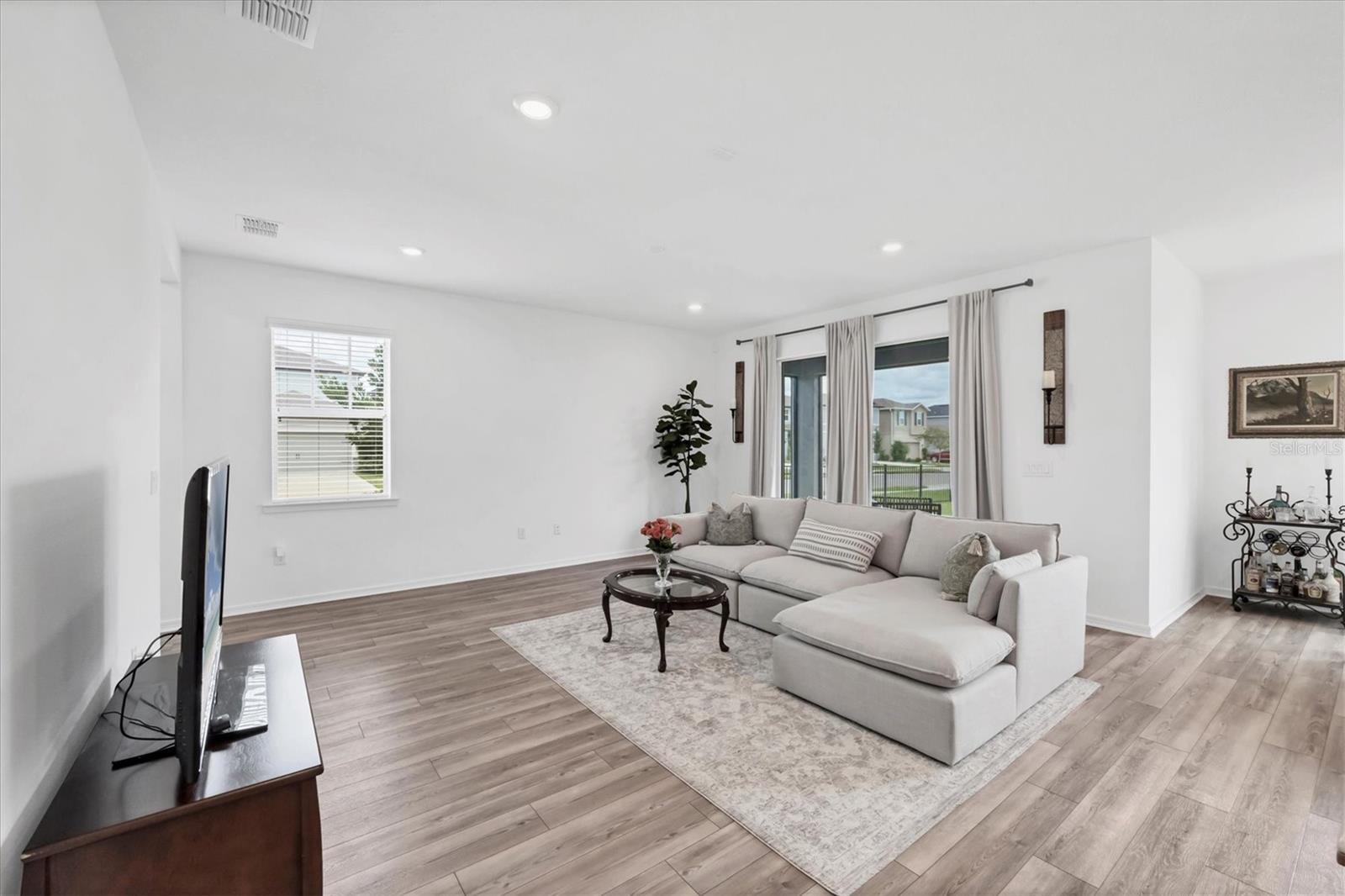 Image 6 of 58 For 9528 Lamine Way