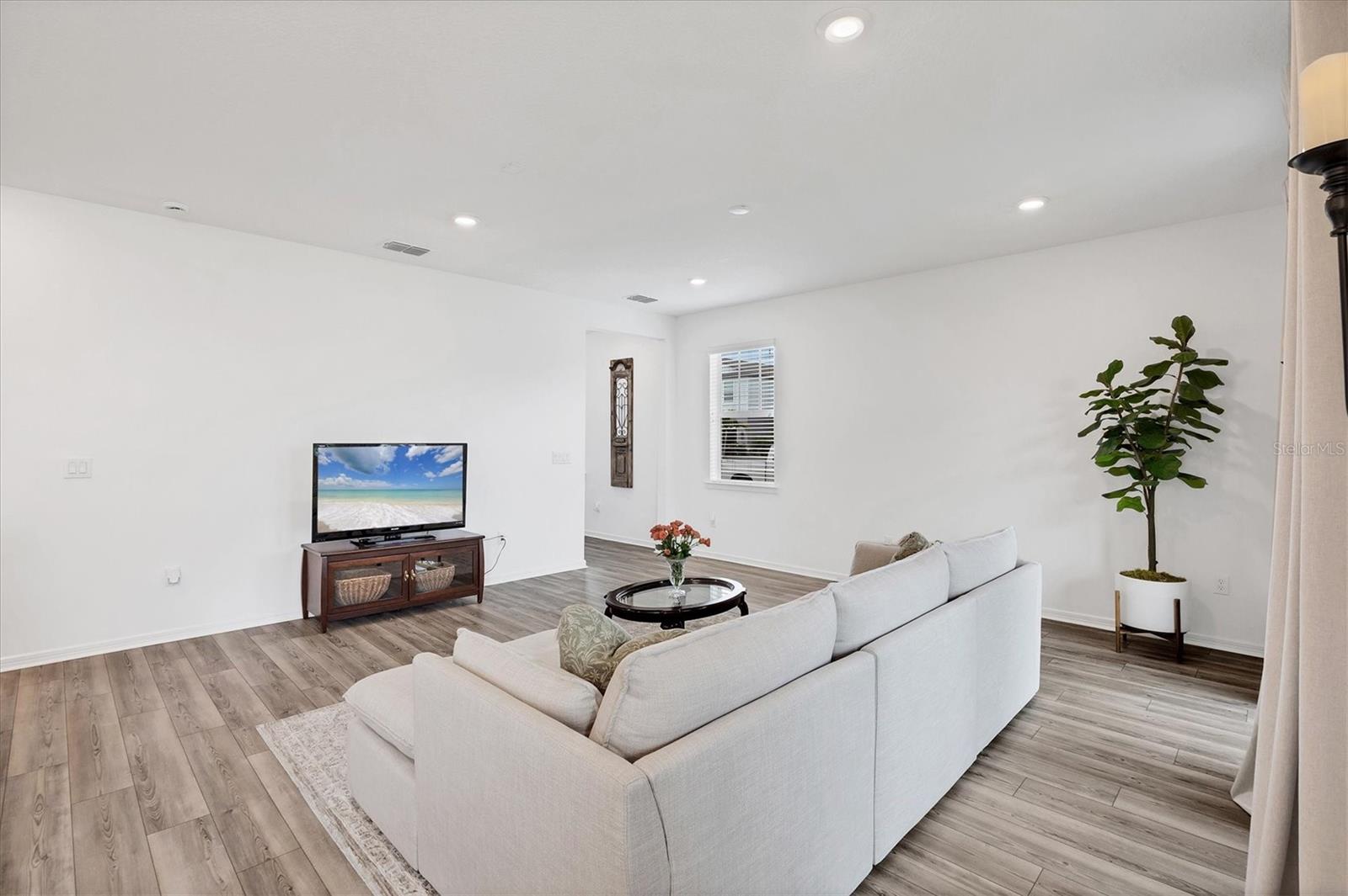 Image 7 of 58 For 9528 Lamine Way