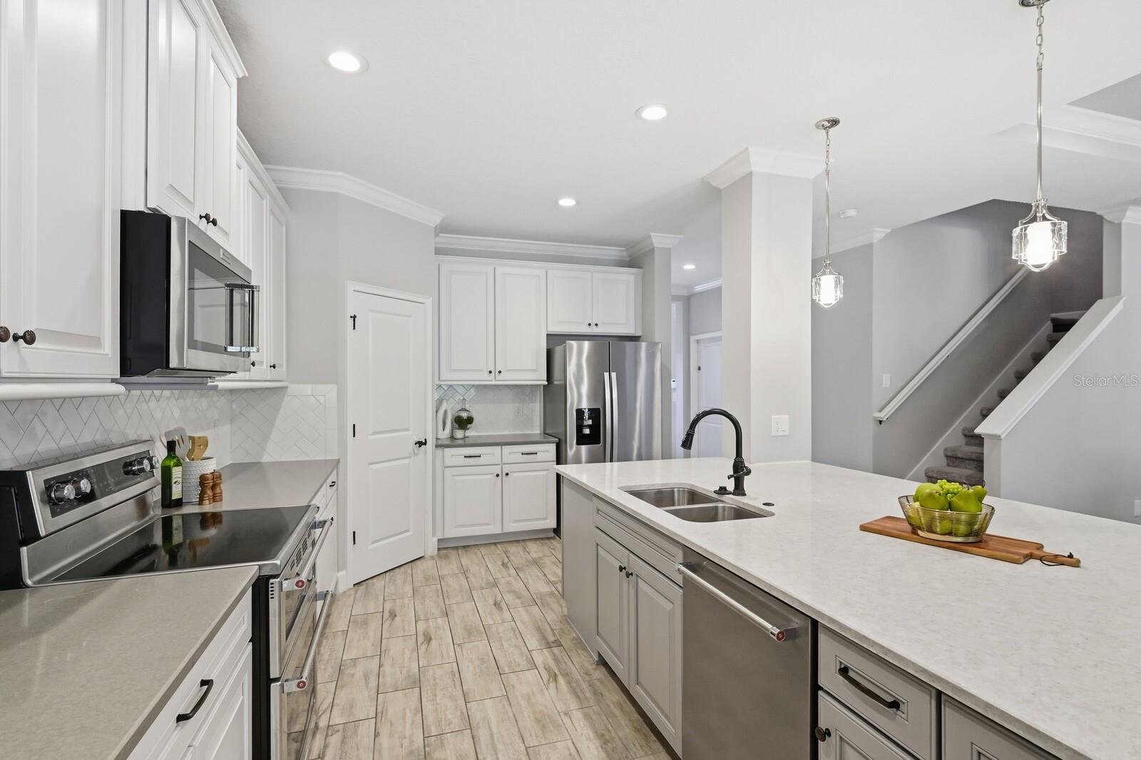 Image 18 of 45 For 5539 70th Drive E