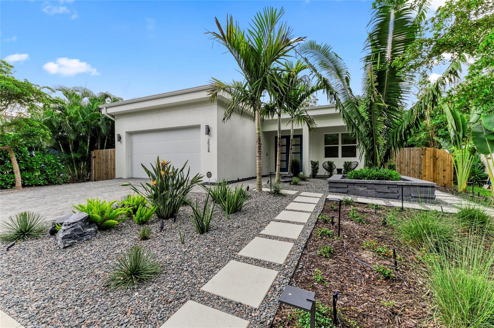 Image 2 of 67 For 2524 Arlington Street