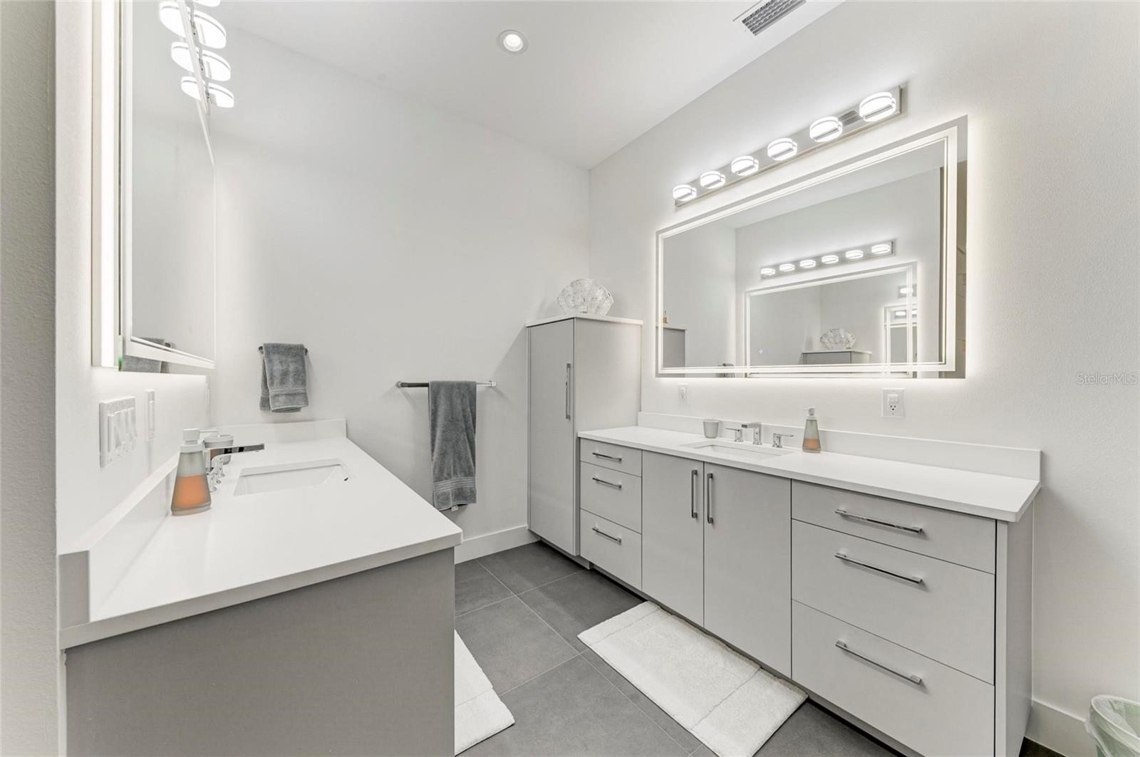 Image 33 of 67 For 2524 Arlington Street