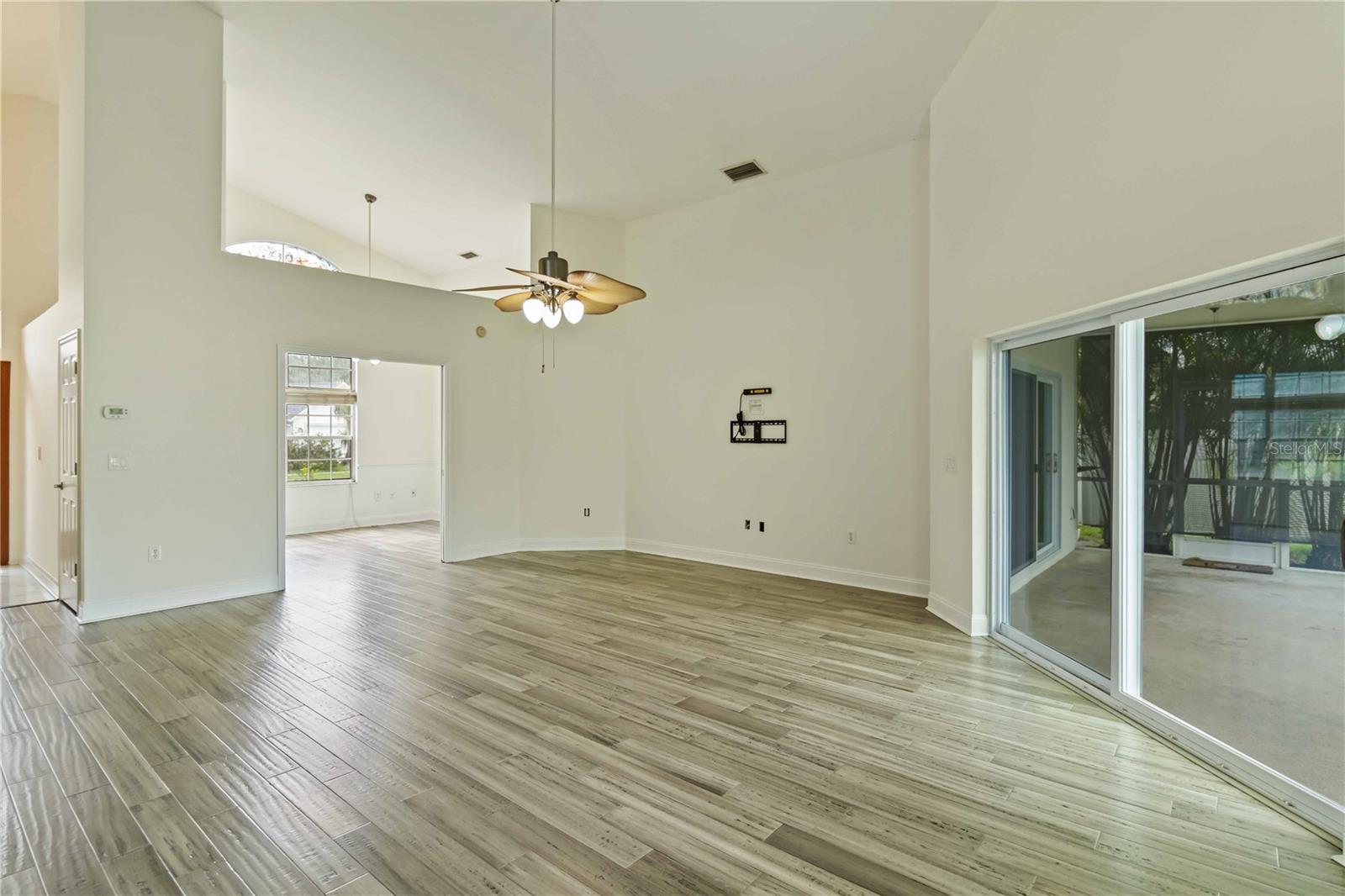 Image 14 of 48 For 7313 52nd Drive E