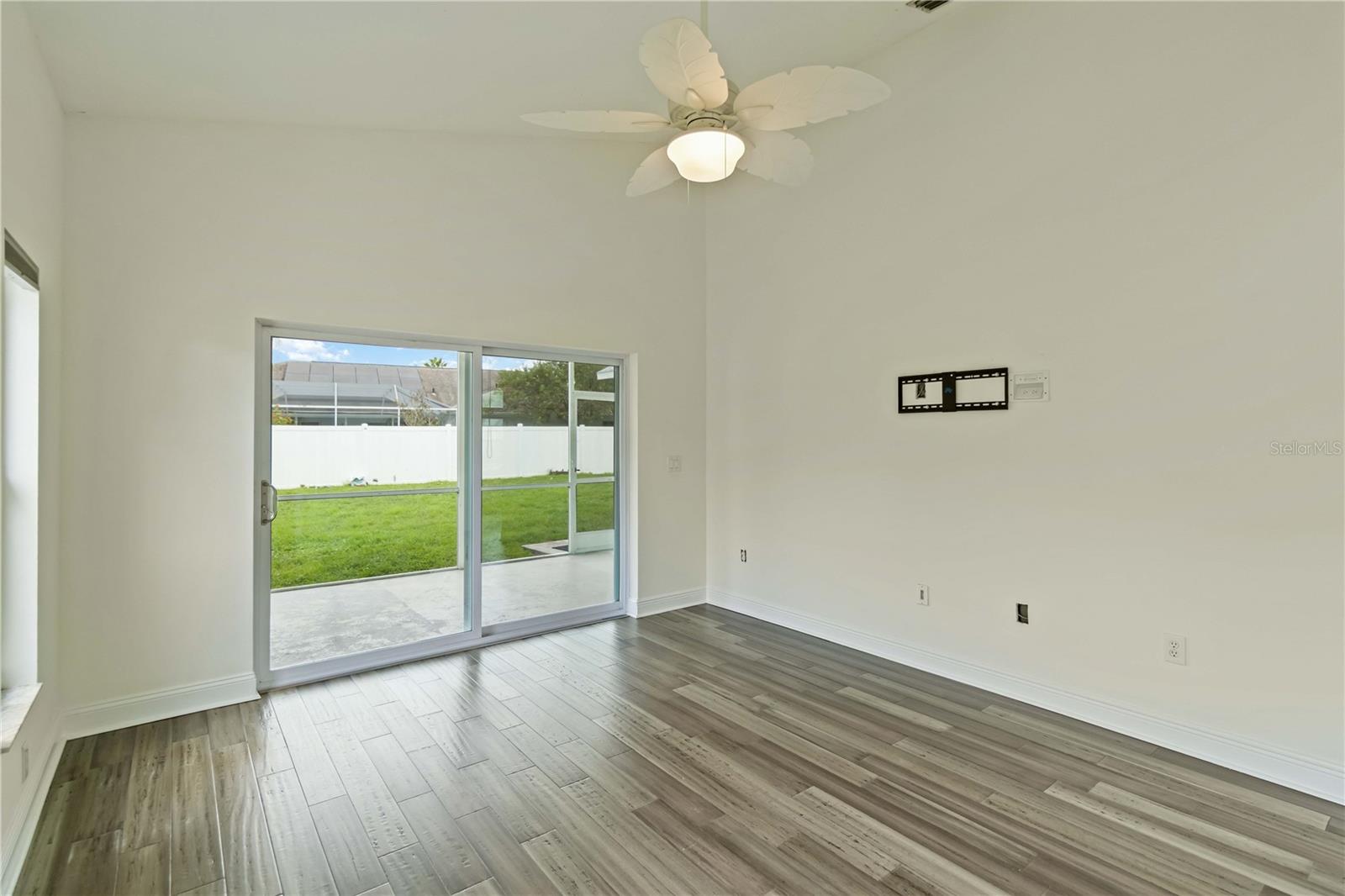 Image 25 of 48 For 7313 52nd Drive E