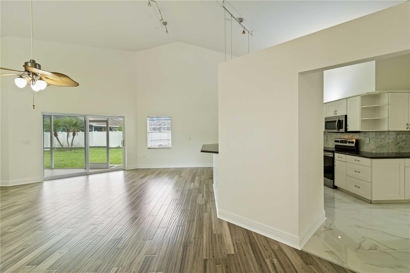 Image 6 of 48 For 7313 52nd Drive E