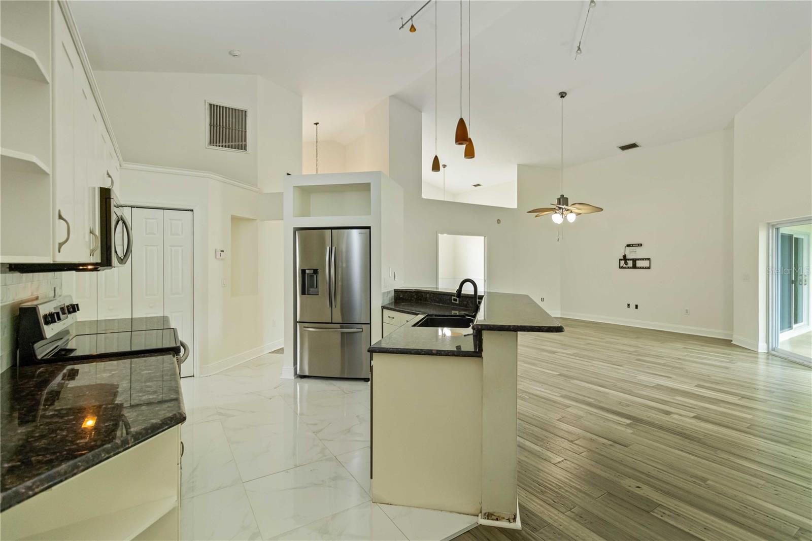 Image 8 of 48 For 7313 52nd Drive E