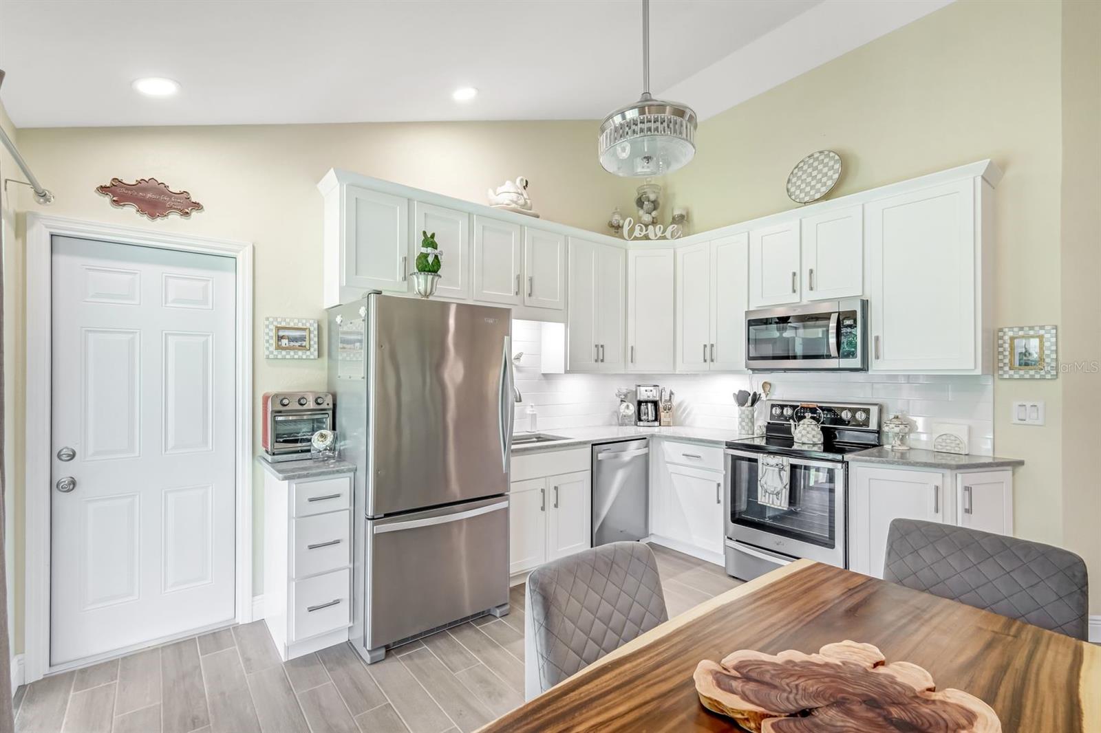 Image 11 of 28 For 18733 Macgill Avenue