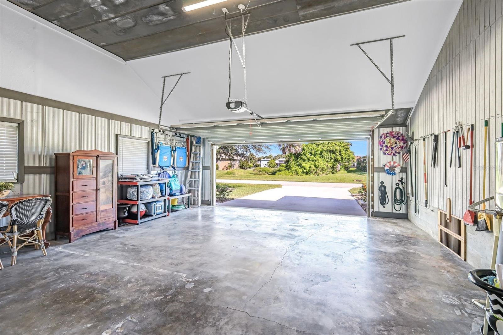 Image 22 of 28 For 18733 Macgill Avenue