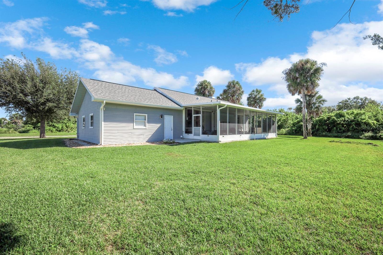 Image 26 of 28 For 18733 Macgill Avenue