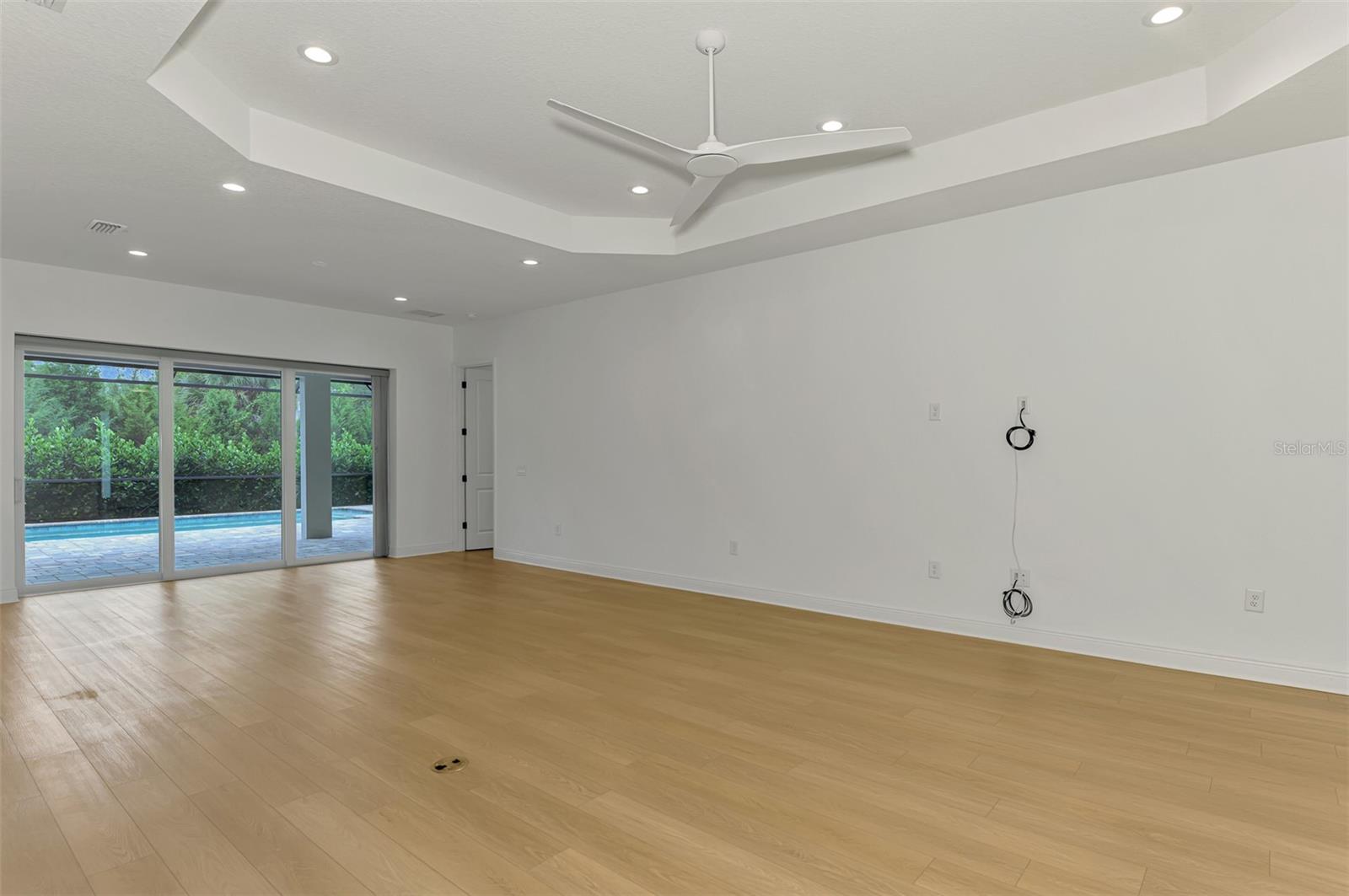 Image 14 of 92 For 21353 Holmes Circle