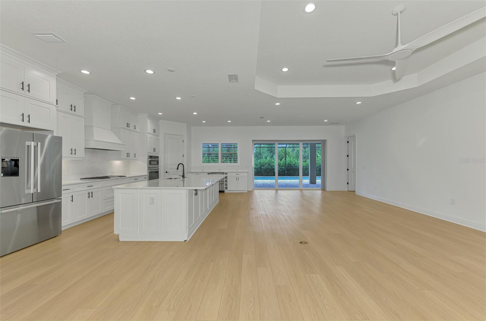 Image 17 of 92 For 21353 Holmes Circle