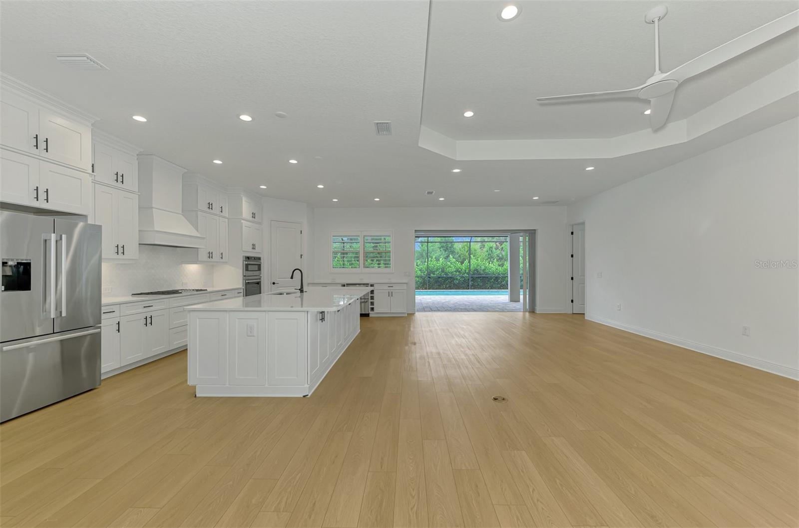 Image 18 of 92 For 21353 Holmes Circle