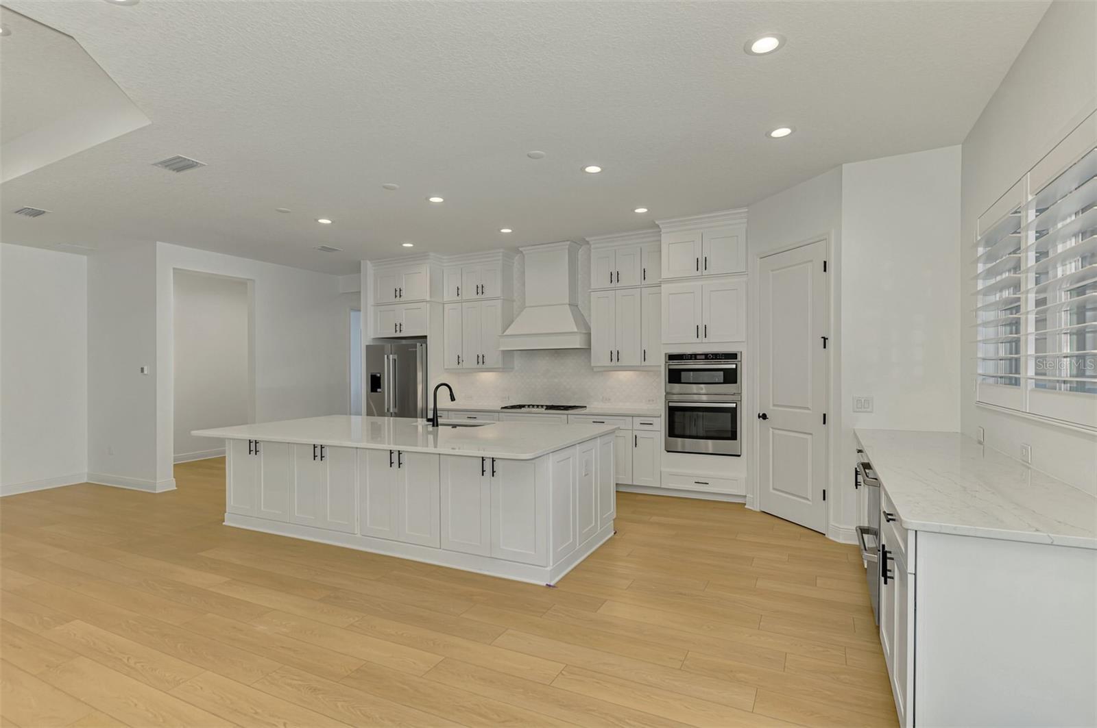 Image 19 of 92 For 21353 Holmes Circle