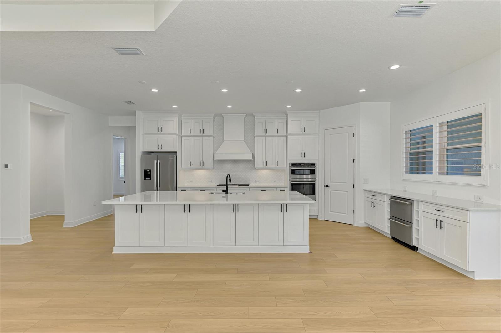 Image 20 of 92 For 21353 Holmes Circle