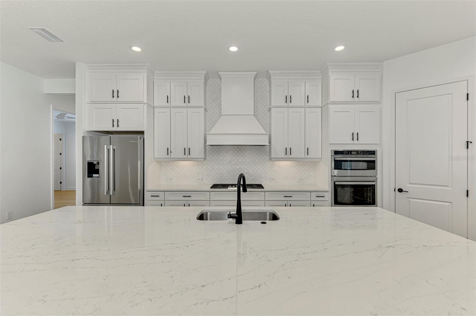 Image 21 of 92 For 21353 Holmes Circle