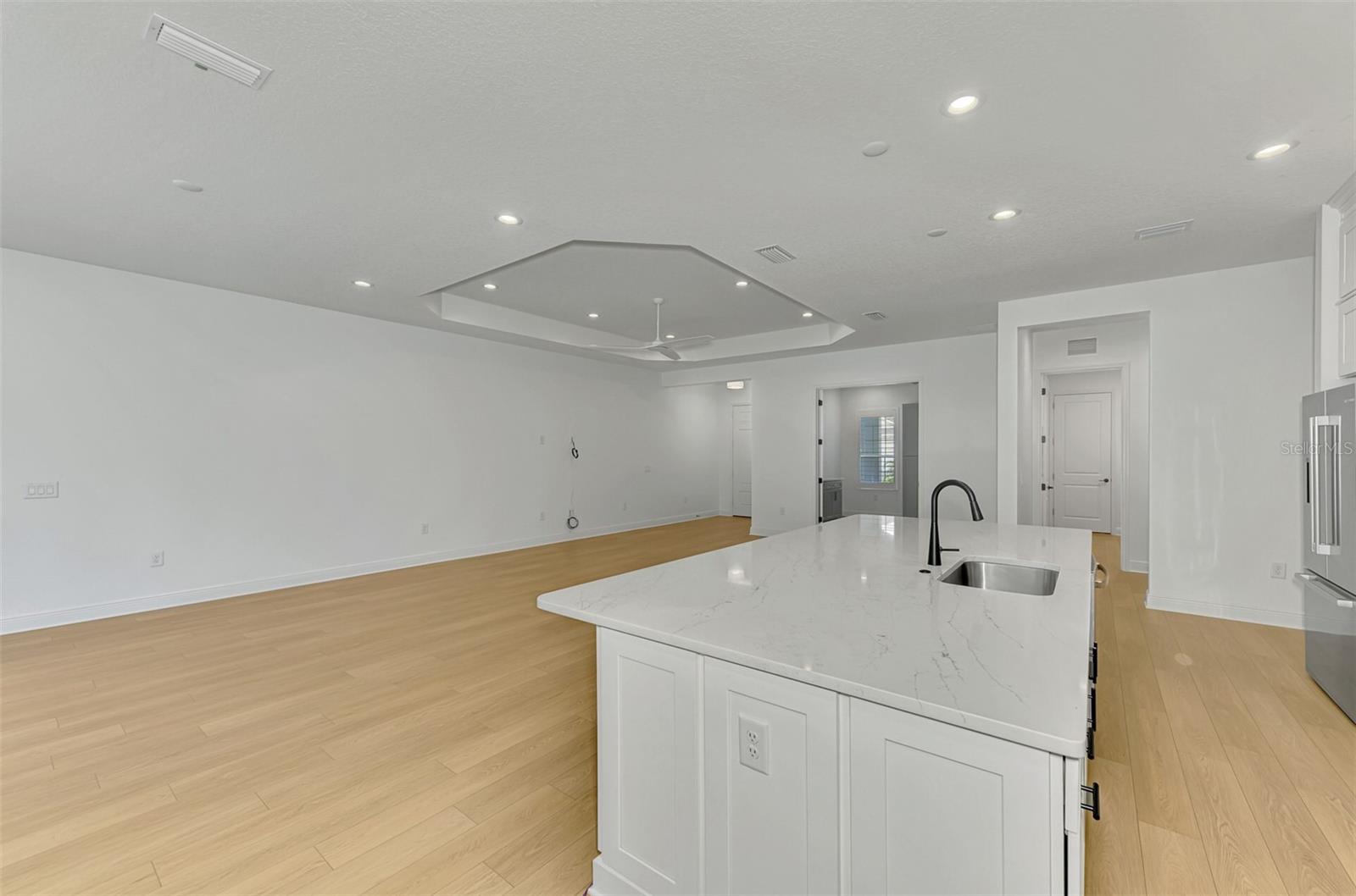 Image 27 of 92 For 21353 Holmes Circle