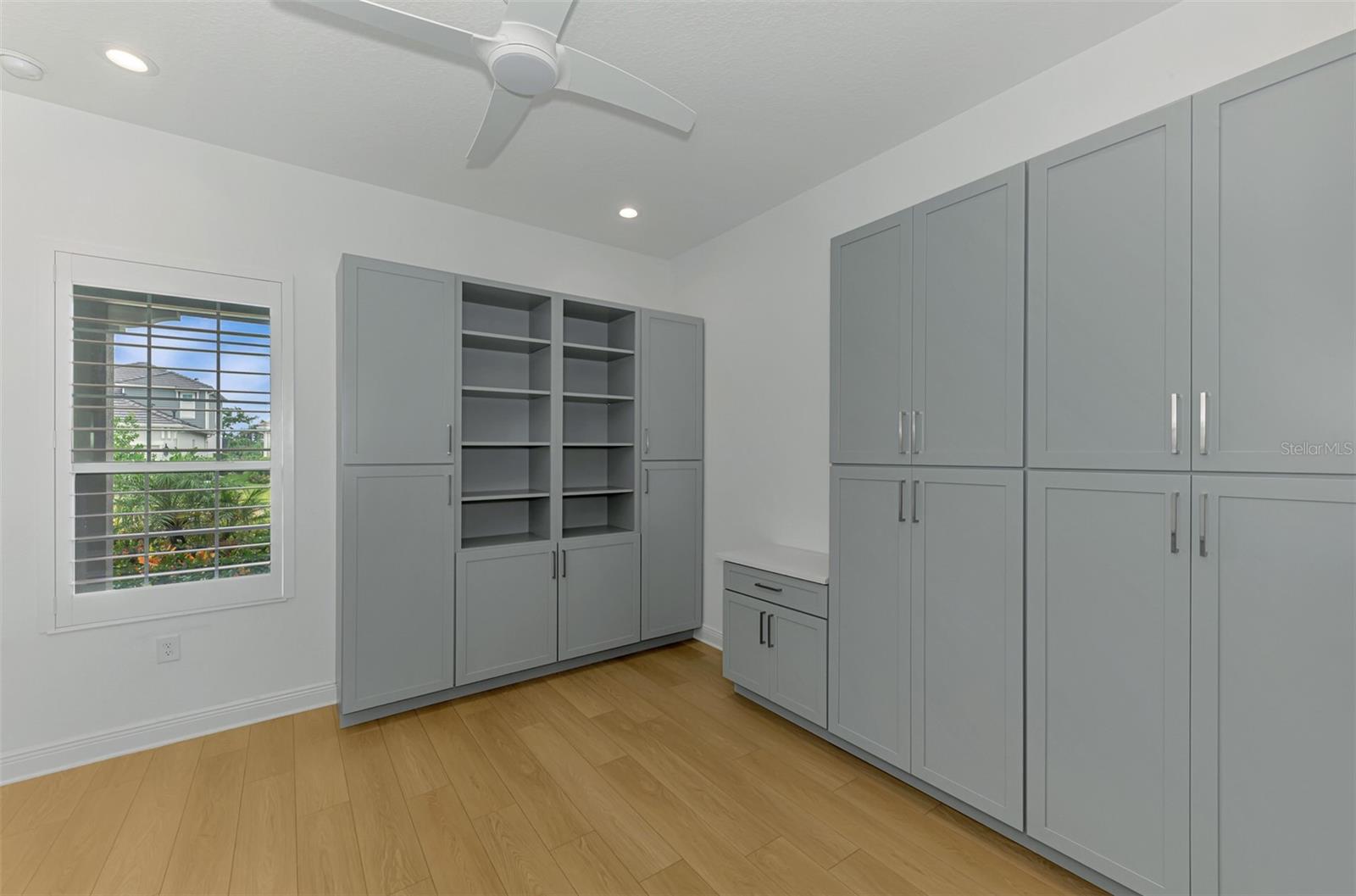 Image 29 of 92 For 21353 Holmes Circle