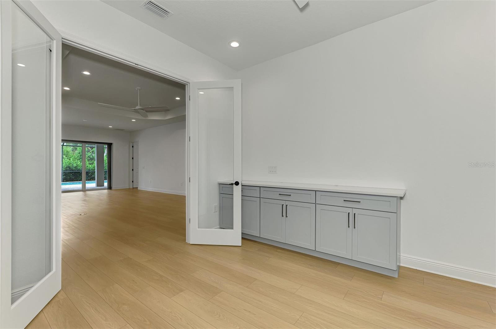 Image 30 of 92 For 21353 Holmes Circle