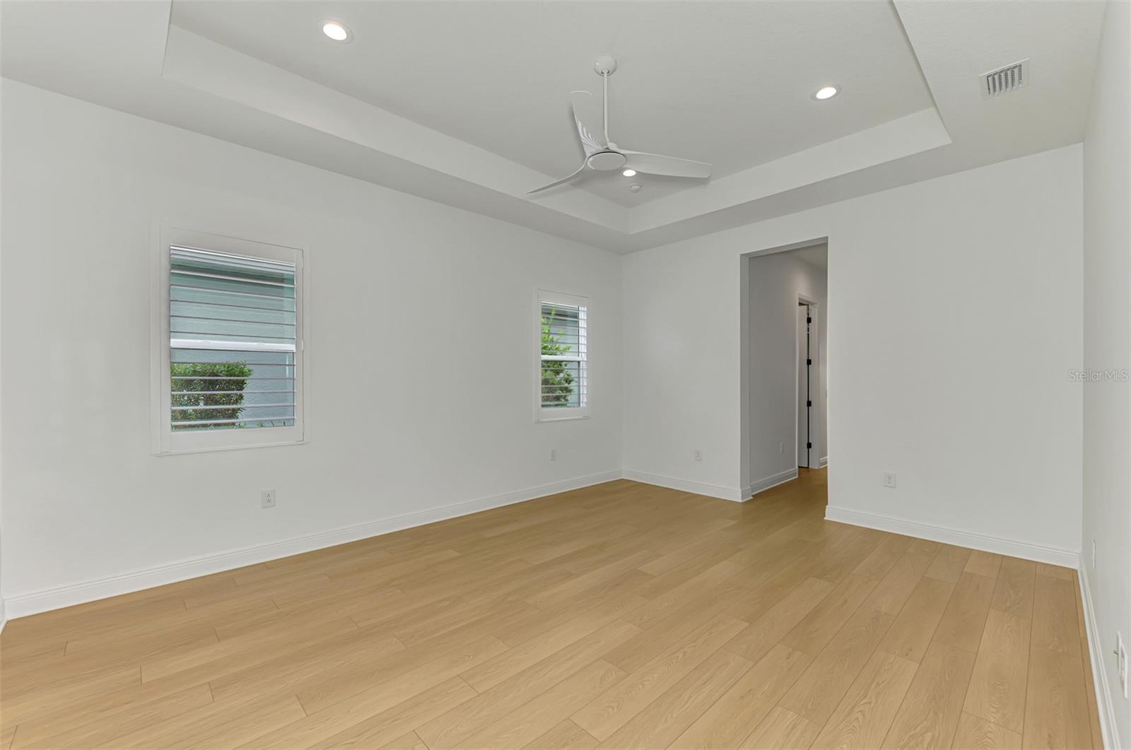 Image 31 of 92 For 21353 Holmes Circle