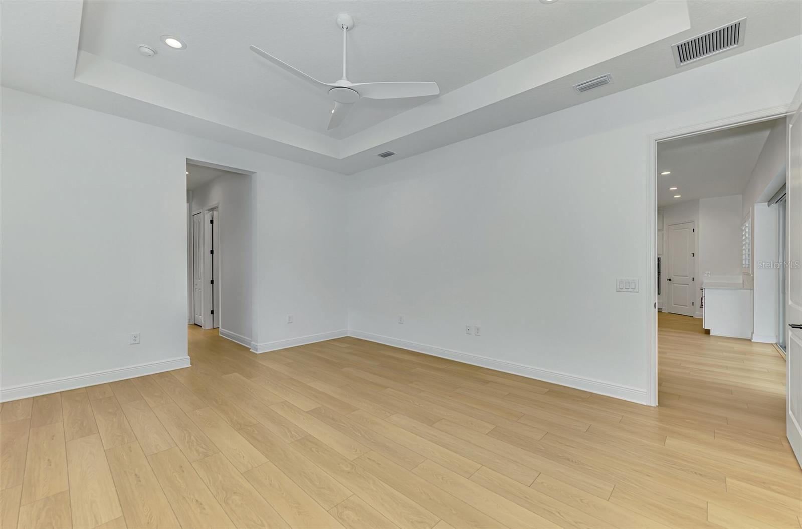 Image 32 of 92 For 21353 Holmes Circle