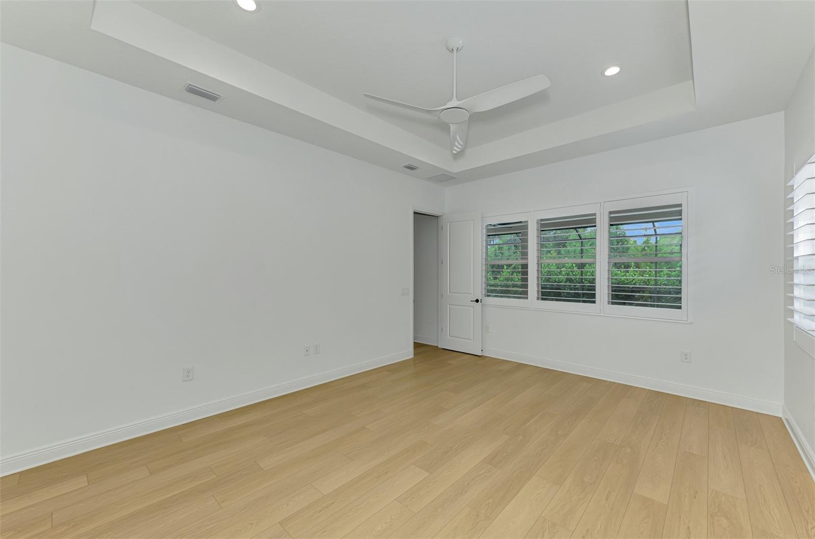 Image 33 of 92 For 21353 Holmes Circle