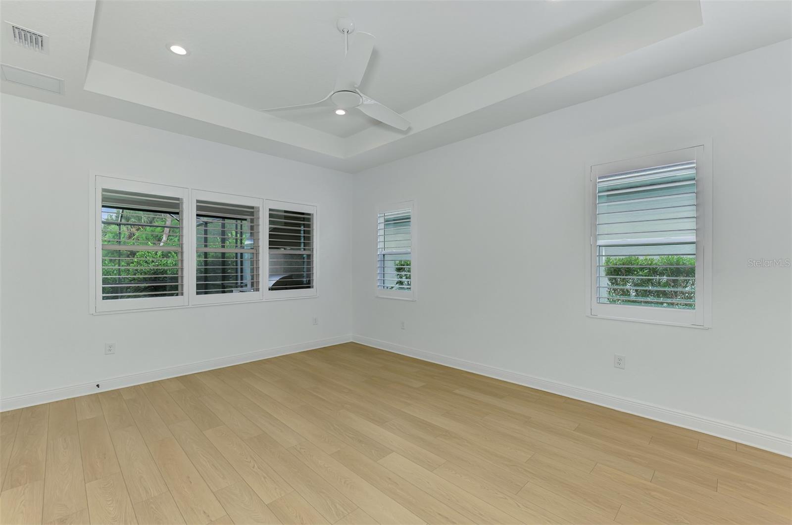Image 34 of 92 For 21353 Holmes Circle