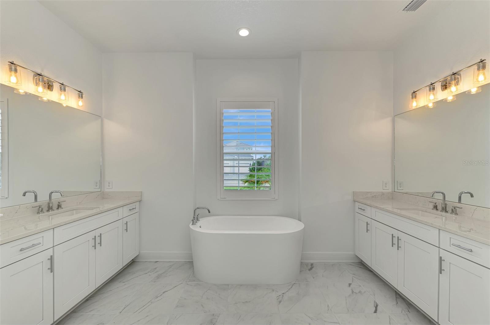 Image 36 of 92 For 21353 Holmes Circle