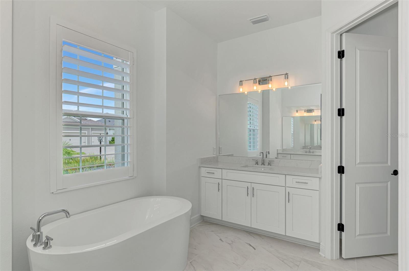 Image 38 of 92 For 21353 Holmes Circle