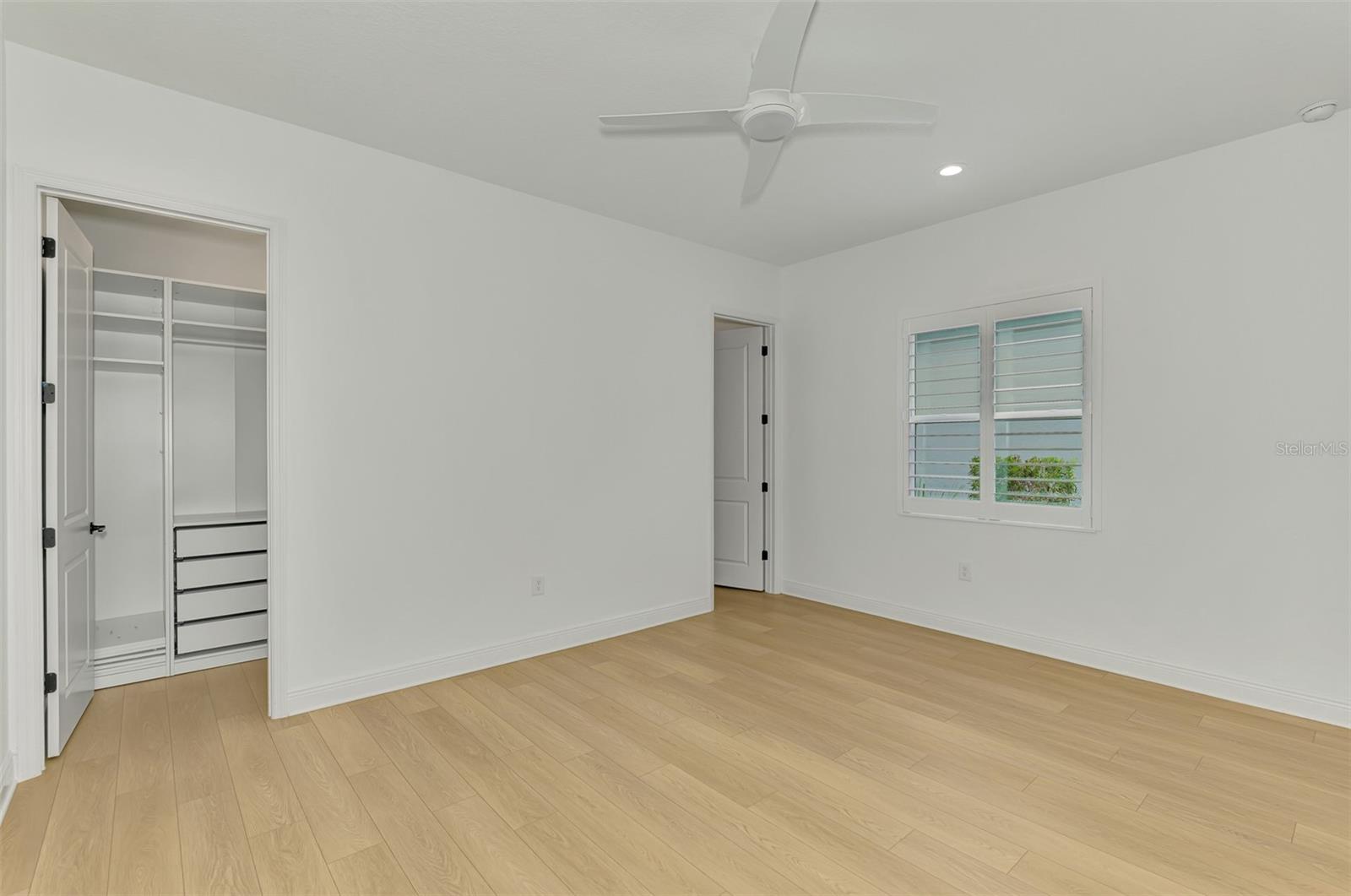 Image 43 of 92 For 21353 Holmes Circle