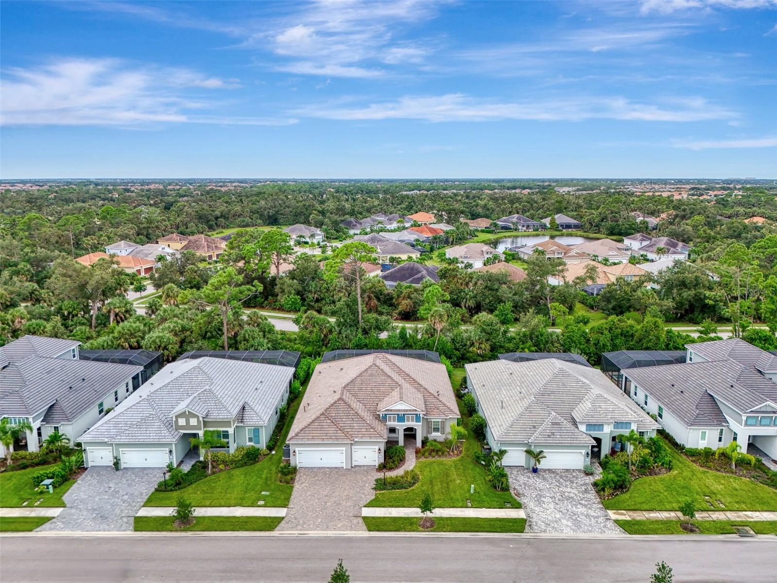 Image 5 of 92 For 21353 Holmes Circle