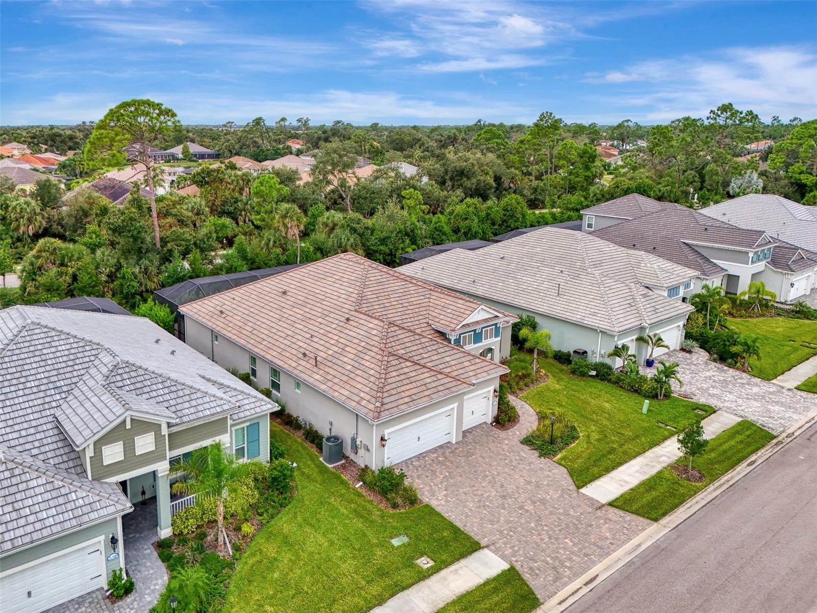 Image 6 of 92 For 21353 Holmes Circle