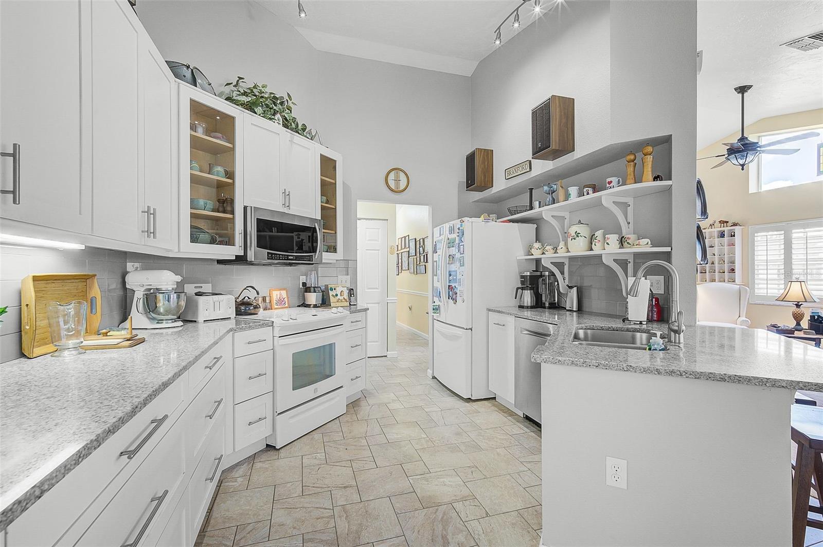 Image 11 of 25 For 4850 Raintree Street Circle E
