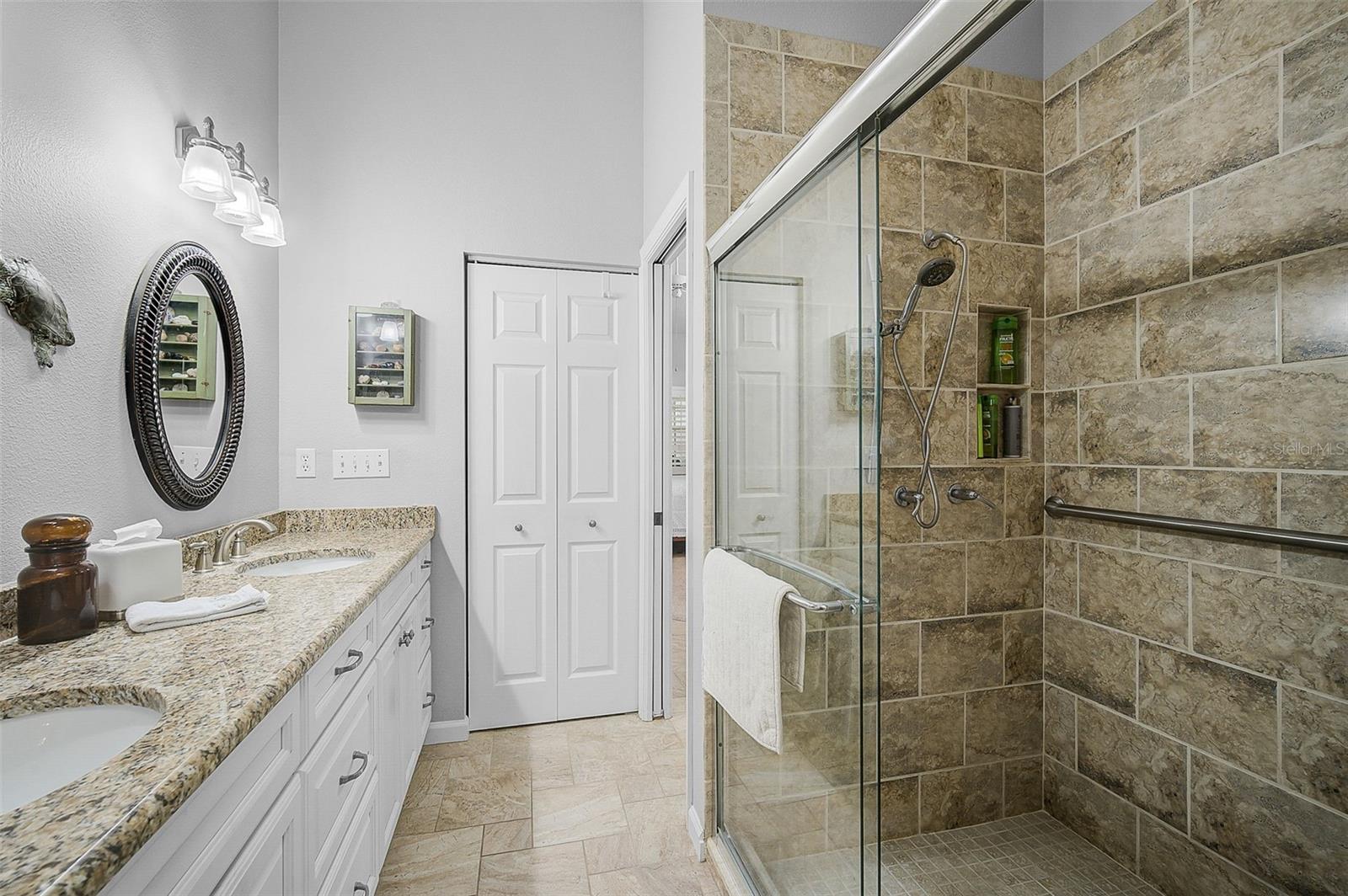 Image 17 of 25 For 4850 Raintree Street Circle E
