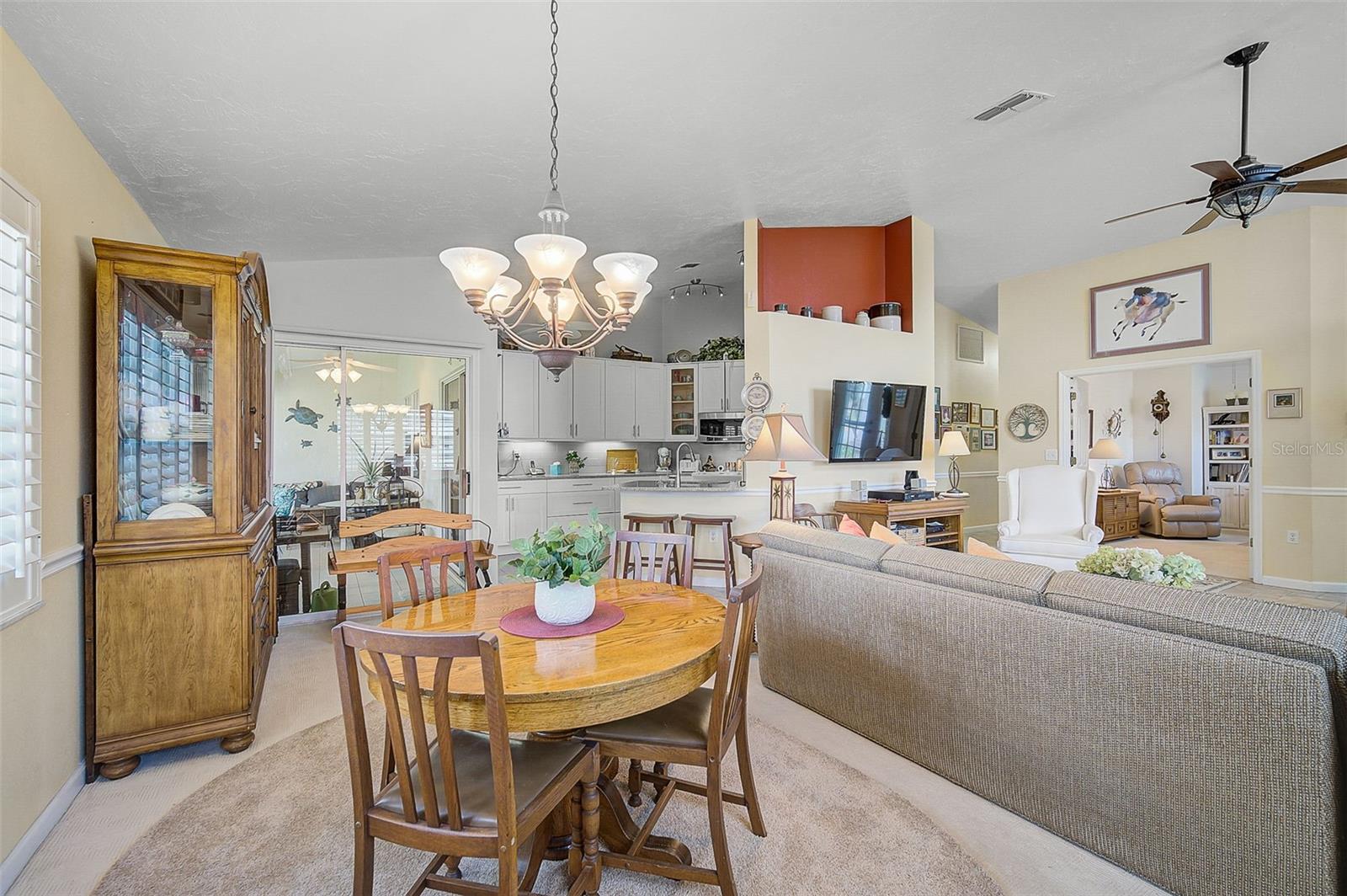Image 8 of 25 For 4850 Raintree Street Circle E