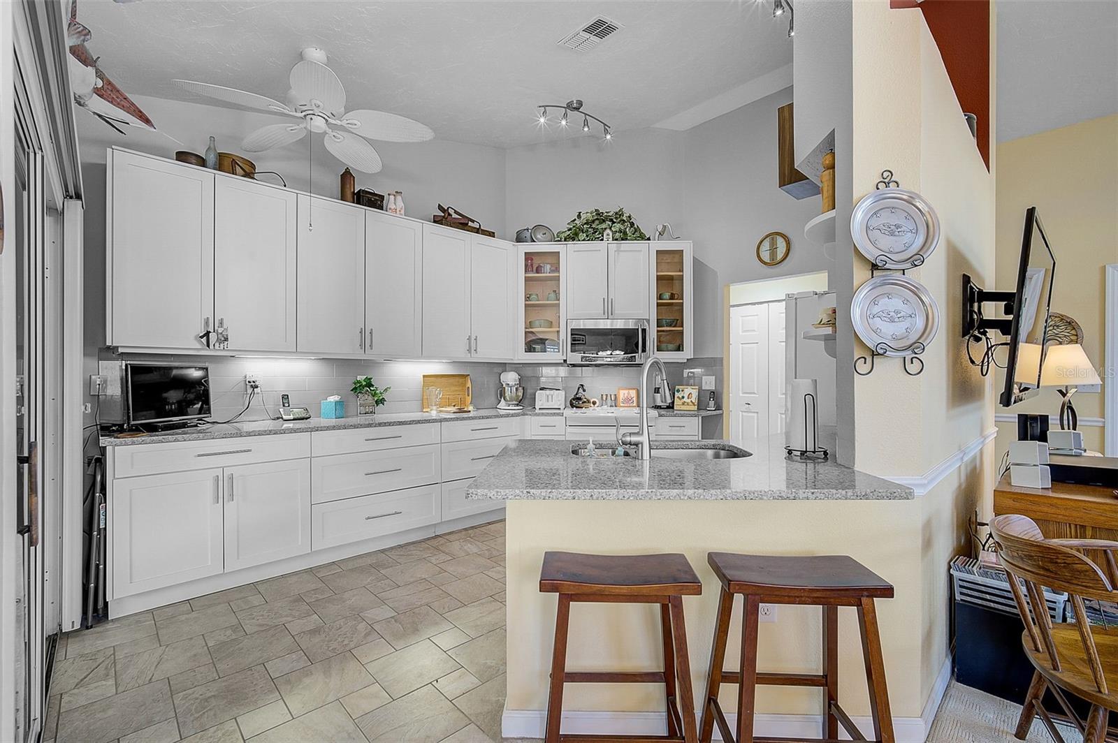 Image 9 of 25 For 4850 Raintree Street Circle E