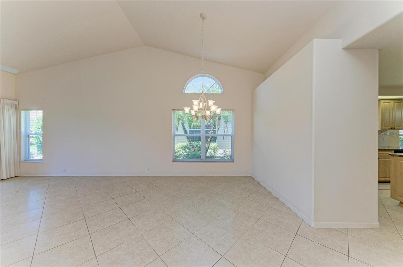 Image 10 of 49 For 6647 Oakbrooke Circle