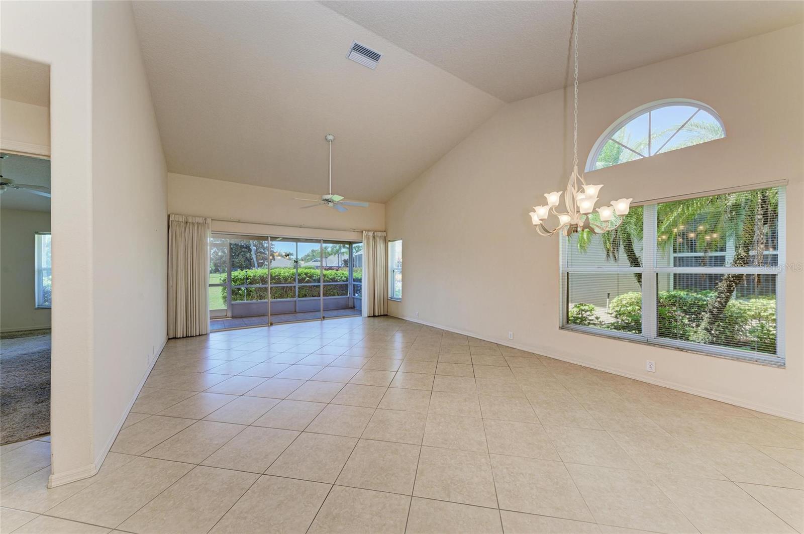 Image 11 of 49 For 6647 Oakbrooke Circle