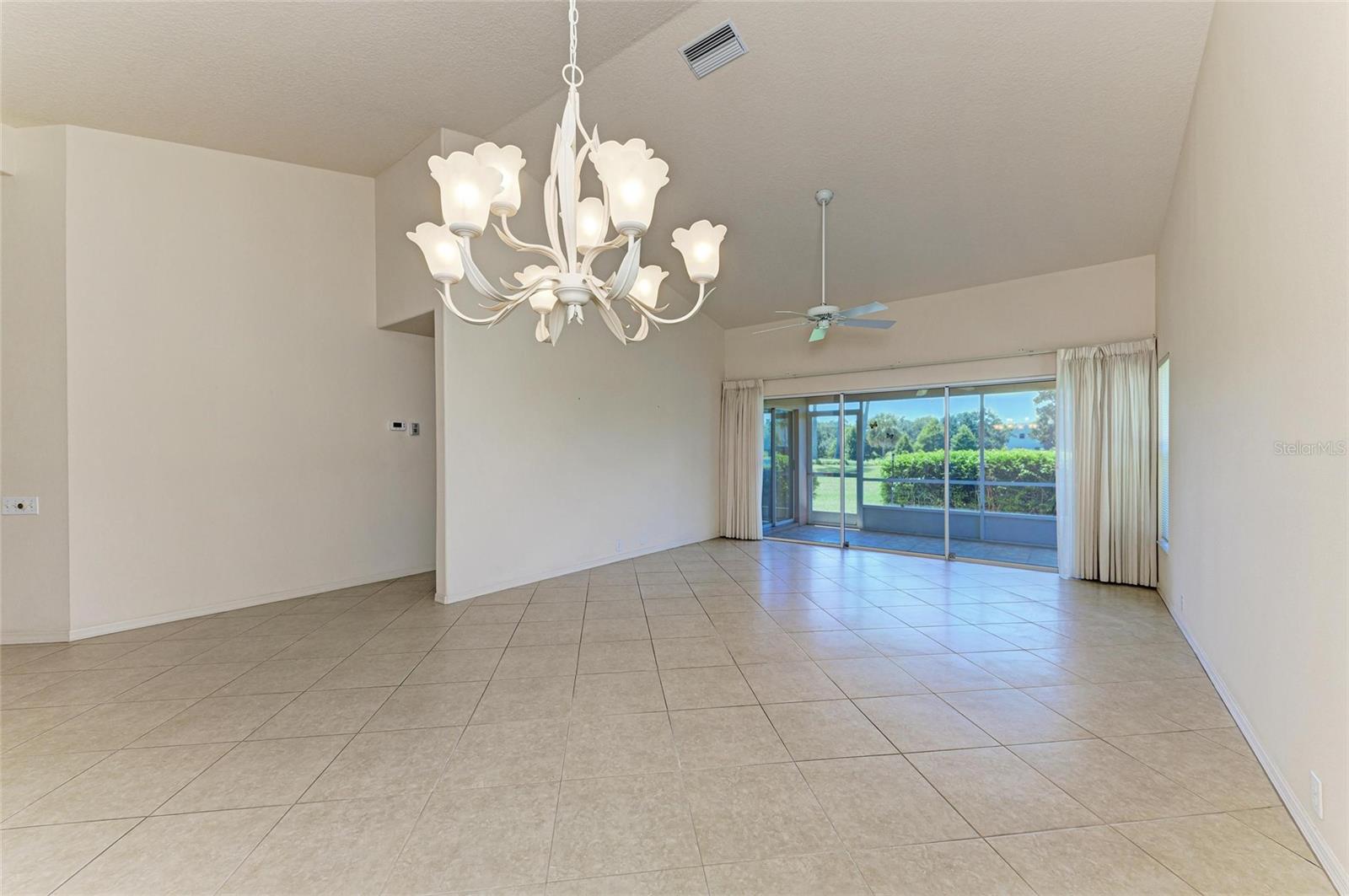 Image 13 of 49 For 6647 Oakbrooke Circle