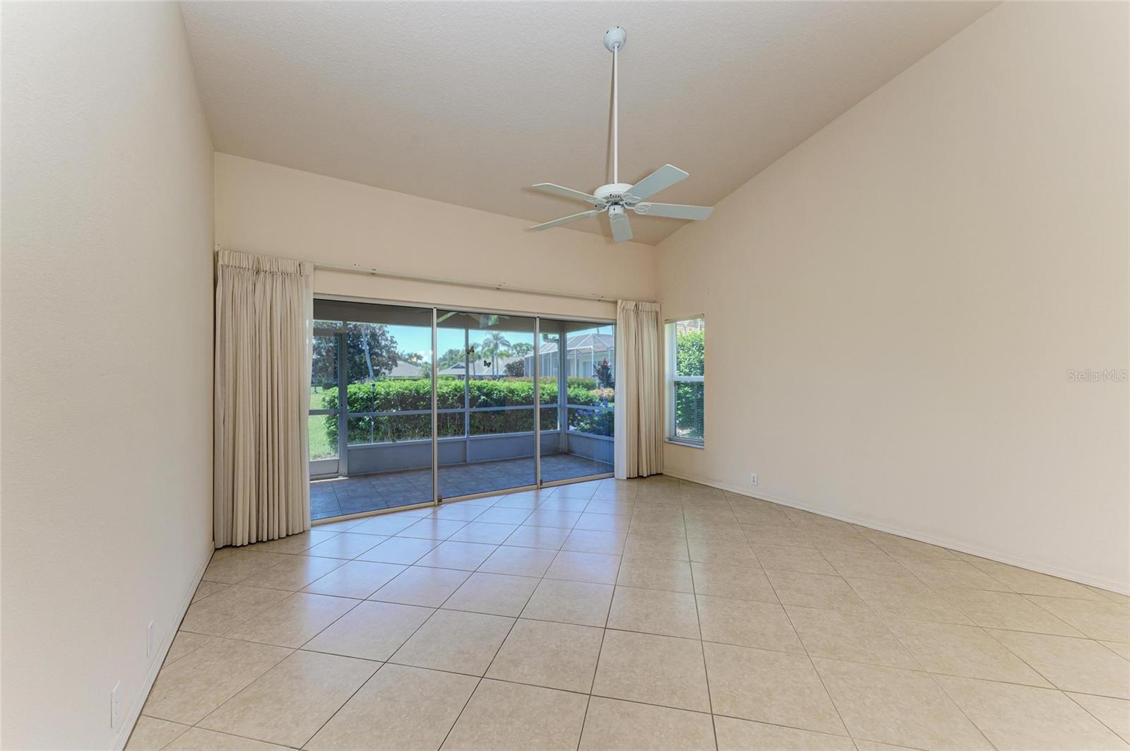 Image 15 of 49 For 6647 Oakbrooke Circle